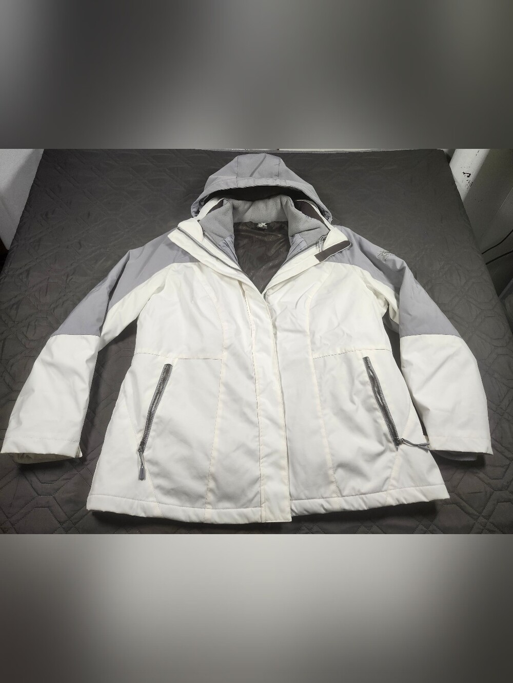 ZeroXposur Women's White and Light Gray Ski Jacket with Hood Size XL